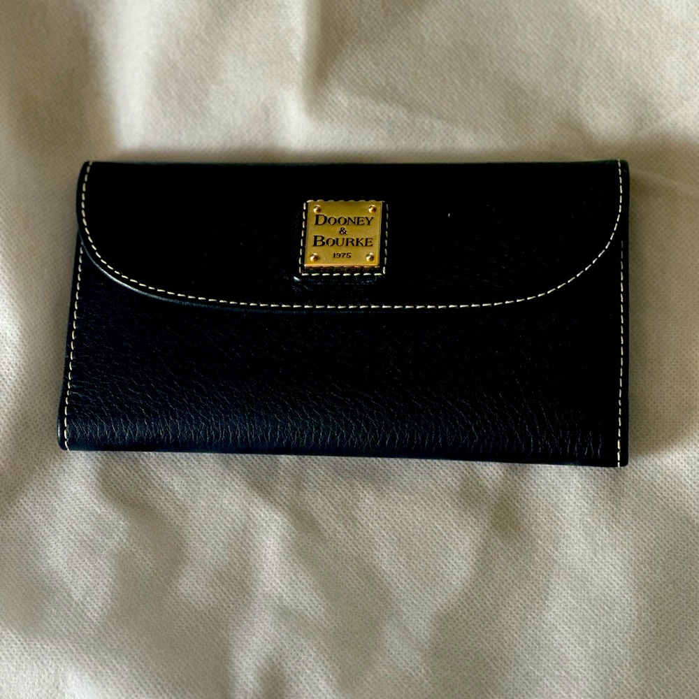 Dooney and Bourke wallet